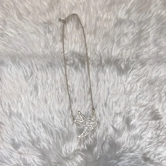 Silver Sparrow Necklace 🩶 - Picture 2 of 3